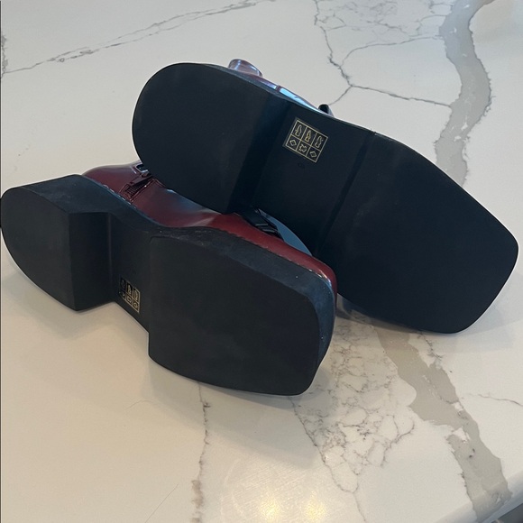 Stylish Burgundy and Black Women's Boots - Picture 2 of 8